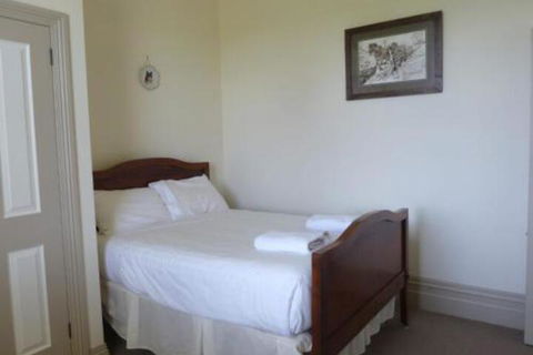 Claremont Farmhouse - Redcliffe Tourism 7