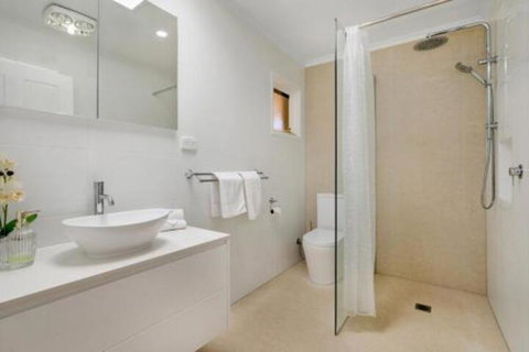 Family Fun Retreat With Spa - Redcliffe Tourism 4