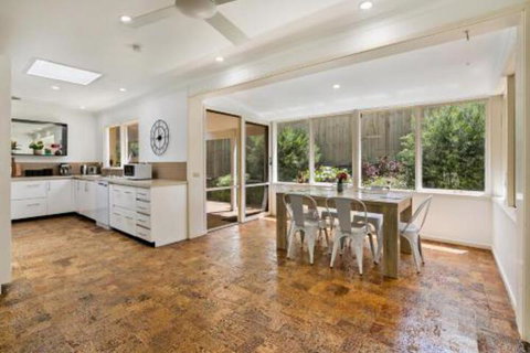 Family Fun Retreat With Spa - Redcliffe Tourism 6