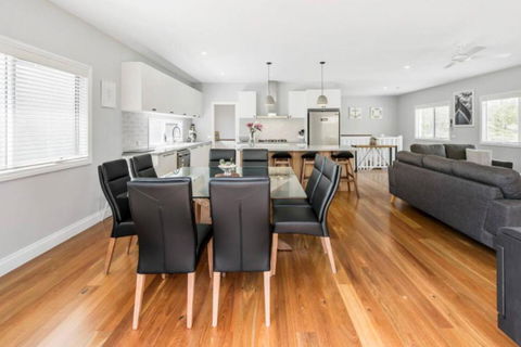 HALE KUPA Rye Beach House Spa Table Tennis - Redcliffe Tourism 4
