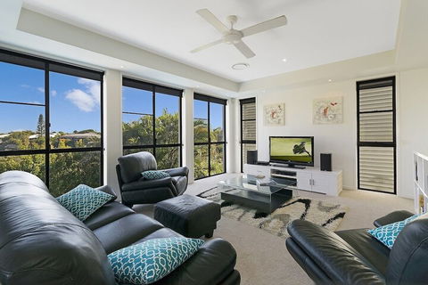 Castaways Beachside Family Retreat 44 Driftwood Drive - Redcliffe Tourism 4
