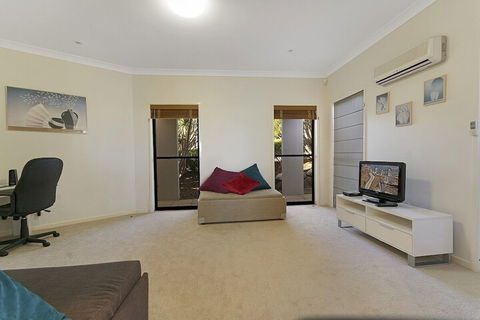 Castaways Beachside Family Retreat 44 Driftwood Drive - Redcliffe Tourism 6