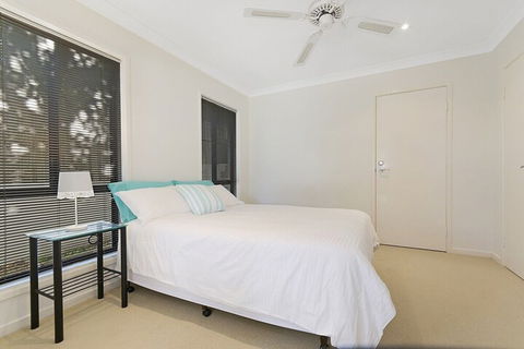 Castaways Beachside Family Retreat 44 Driftwood Drive - Redcliffe Tourism 5