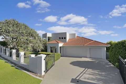 Castaways Beachside Family Retreat 44 Driftwood Drive - Redcliffe Tourism 0