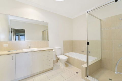 Castaways Beachside Family Retreat 44 Driftwood Drive - Redcliffe Tourism 2