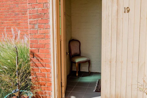 Castlemaine Colonial Motel - Redcliffe Tourism 1