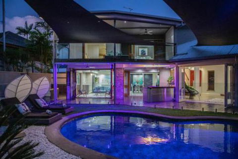 Absolute Lakefront Port Douglas - Redcliffe Tourism 6