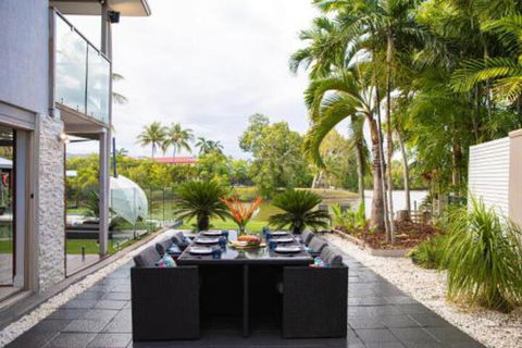 Absolute Lakefront Port Douglas - Redcliffe Tourism 0