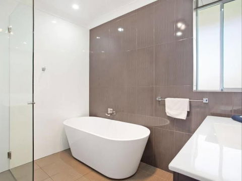 Belmont Executive Apartments - Redcliffe Tourism 1