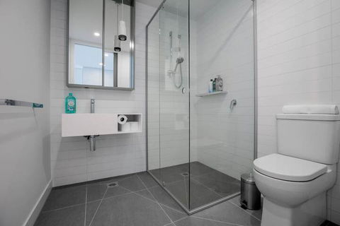 Comfy And Warm Apartment In Parkville - Redcliffe Tourism 4