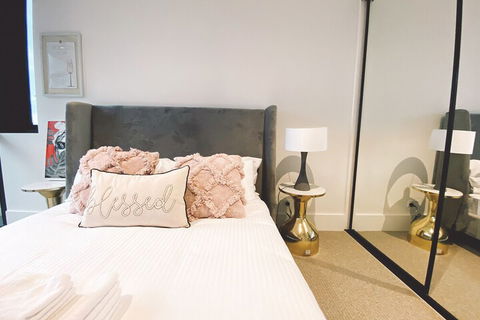 Chester & Ella Apartments - Redcliffe Tourism 5