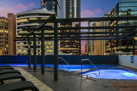Amazing CBD 2BD Apartment W / Parking & Pool! - Redcliffe Tourism 7