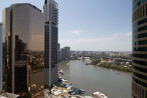 Amazing CBD 2BD Apartment W / Parking & Pool! - Redcliffe Tourism 1