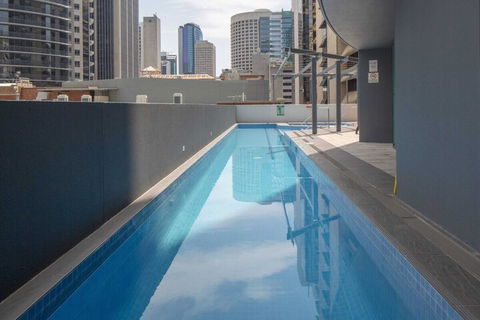 Amazing CBD 2BD Apartment W / Parking & Pool! - Redcliffe Tourism 5