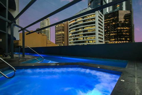 Amazing CBD 2BD Apartment W / Parking & Pool! - Redcliffe Tourism 6