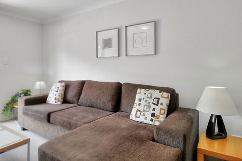 Airtrip Apartment On Russell St - Redcliffe Tourism 4