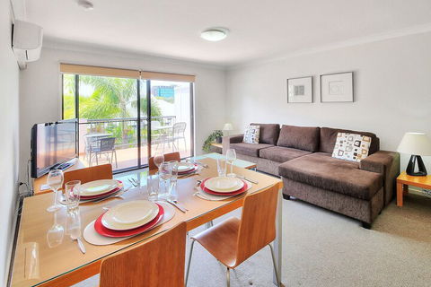 Airtrip Apartment On Russell St - Redcliffe Tourism 2
