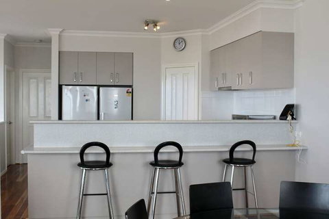 Flinders View Beach House - Redcliffe Tourism 3