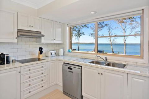 Adrift Retreat St. Georges Basin Waterfront Home - Redcliffe Tourism 6