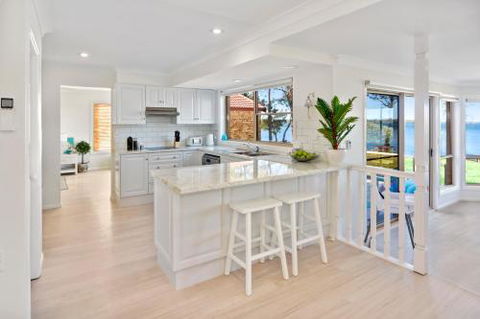 Adrift Retreat St. Georges Basin Waterfront Home - Redcliffe Tourism 2