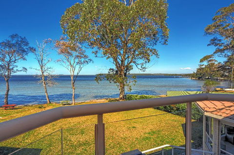 Adrift Retreat St. Georges Basin Waterfront Home - Redcliffe Tourism 5