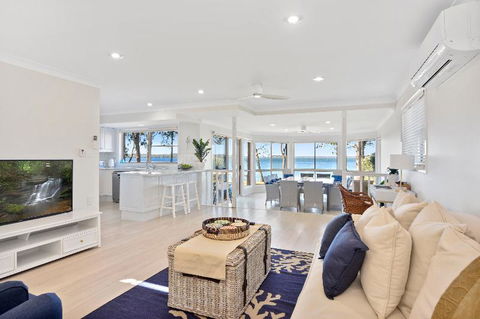 Adrift Retreat St. Georges Basin Waterfront Home - Redcliffe Tourism 1