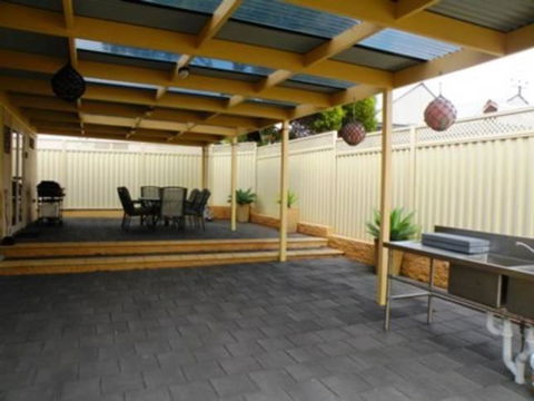 Armadale House Kingscote - Redcliffe Tourism 3