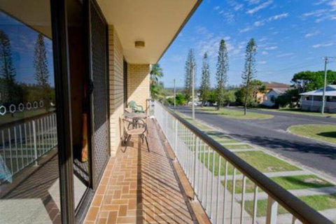 Flinders Lodge 7 - Redcliffe Tourism 1