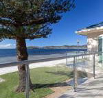 Filoli 91 Foreshore Drive huge waterfront home - Redcliffe Tourism
