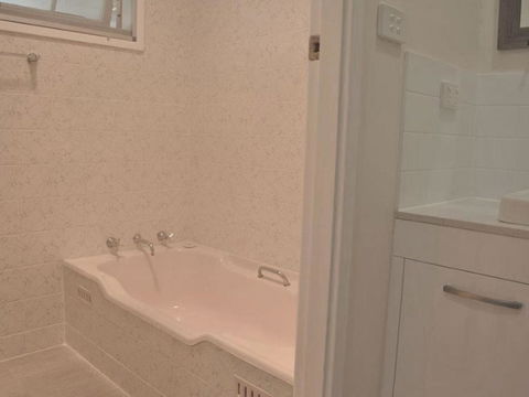 Cuddles Cottage 4 Christmas Bush Avenue Pet Friendly Holiday House Near Dutchies - Redcliffe Tourism 2
