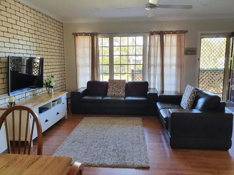 Cuddles Cottage 4 Christmas Bush Avenue Pet Friendly Holiday House Near Dutchies - Redcliffe Tourism 3