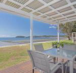Beached Inn 93 Foreshore Drive Spacious beach front house - Redcliffe Tourism