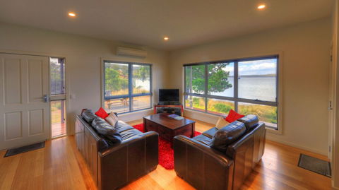 Tides Reach - Essentially Tas Dover - Redcliffe Tourism 5