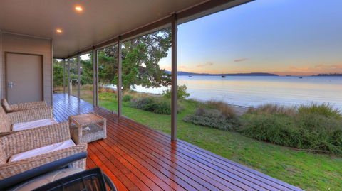 Tides Reach - Essentially Tas Dover - Redcliffe Tourism 1