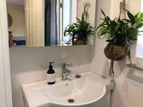 Escape To Strathfield For 8 Guests - Redcliffe Tourism 1