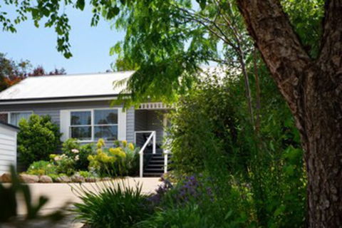 Christelle Cottage - Redcliffe Tourism 0