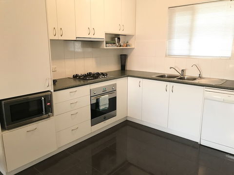 Adelaide Dresscircle Apartments - Archer Street - Redcliffe Tourism 6
