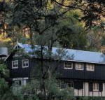 Walhalla Coach House - Redcliffe Tourism