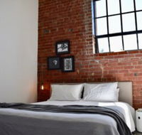 Stylish Warehouse Conversion in Heart of Fitzroy - Redcliffe Tourism