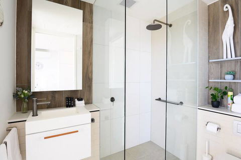 JUDD A Stylish Abode Awaits You - Redcliffe Tourism 1