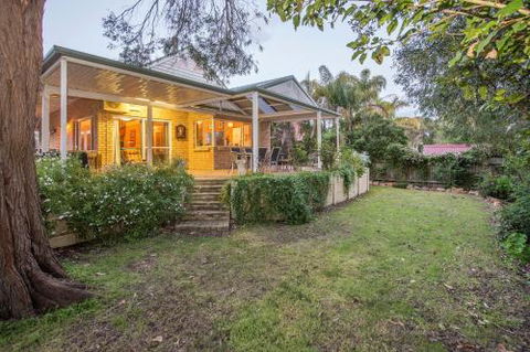 Country Cottage - Redcliffe Tourism 4