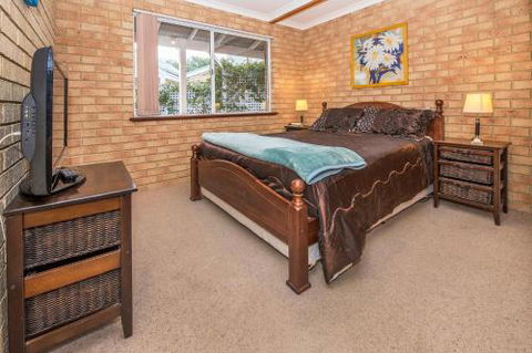 Country Cottage - Redcliffe Tourism 5