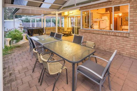 Country Cottage - Redcliffe Tourism 1
