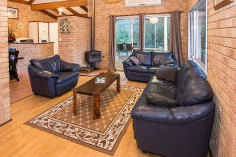 Country Cottage - Redcliffe Tourism 3