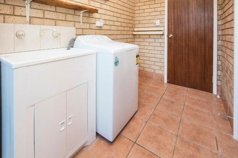 Country Cottage - Redcliffe Tourism 6