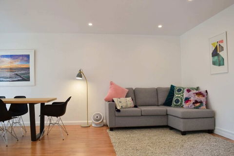 Light And Airy 2 Bedroom North Bondi Apartment - Redcliffe Tourism 6