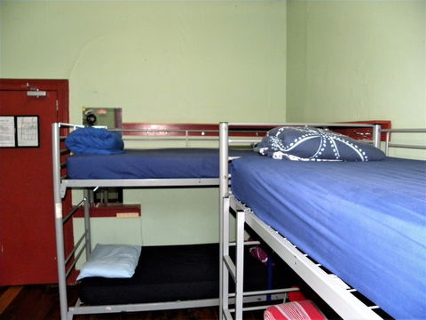 Market Tavern - Hostel And Bar - Redcliffe Tourism 6