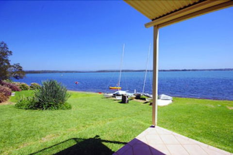 Blue Water At Mannering Park - Redcliffe Tourism 0