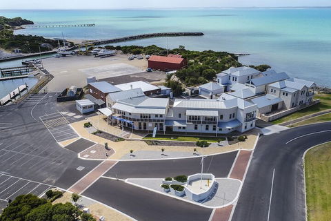 Robe Marina Accommodation - Redcliffe Tourism 1