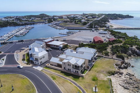 Robe Marina Accommodation - Redcliffe Tourism 4